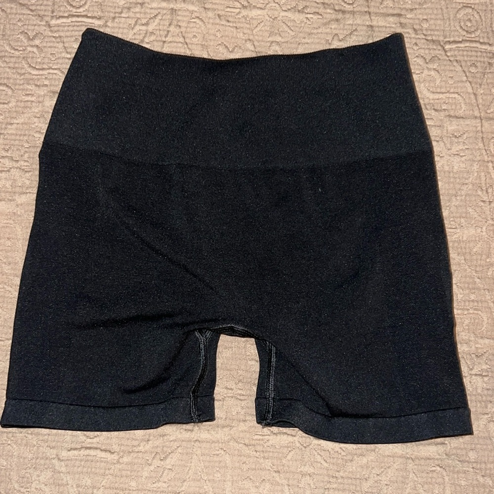Alphalete amplify shorts 4.5